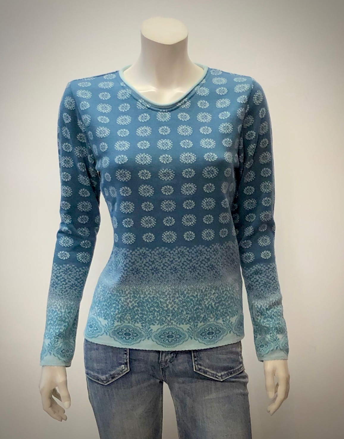 Jacquard-Strick-Pullover GOTS aus Organic Baumwolle in stahlblau bunt gemustert von DUNQUE by SCHWEIKARDT MODEN