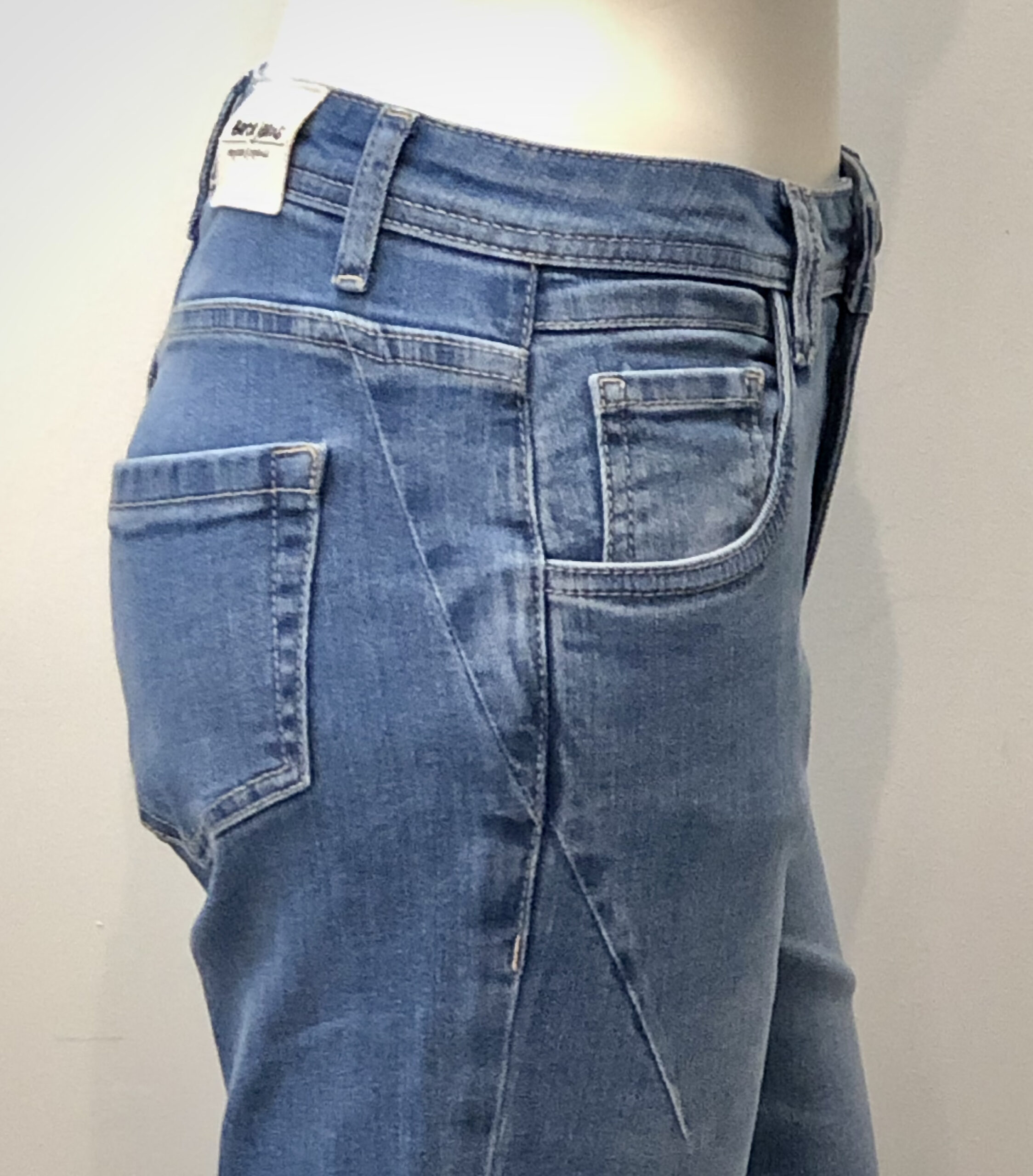 Hanna - Jeans regular fit in light blue denim von BARTA