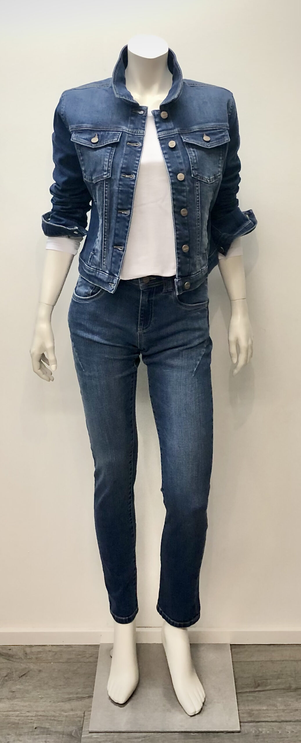 Hanna - Jeans regular fit in mid blue denim von BARTA