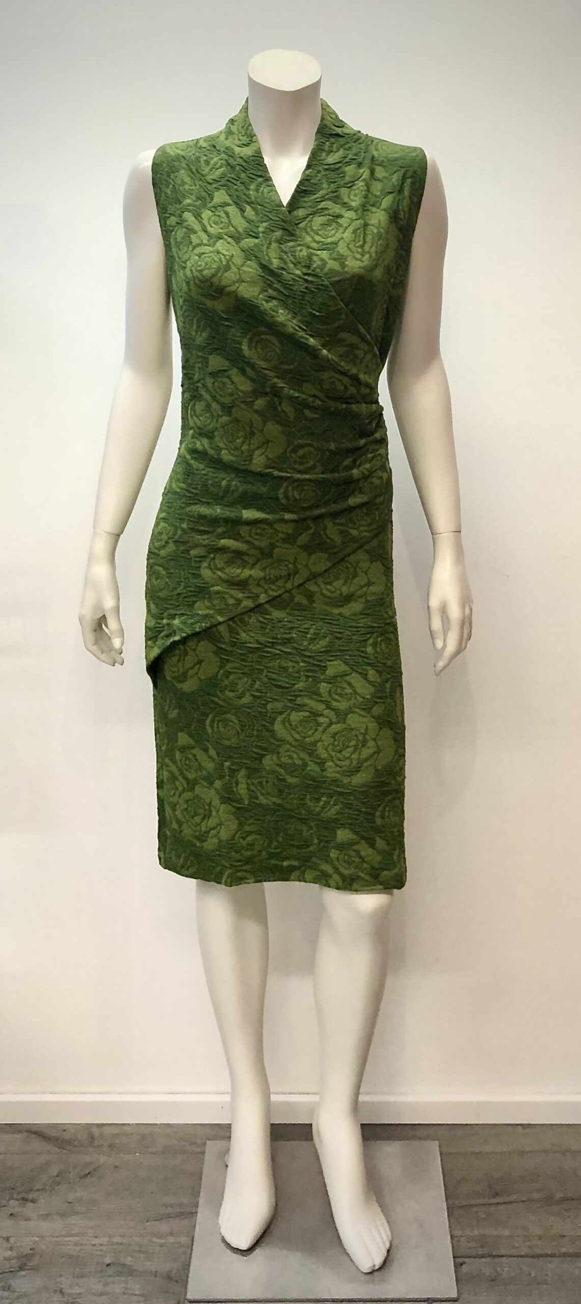 Kleid ärmellos AURELIA in mossgrün von Pink Lotus