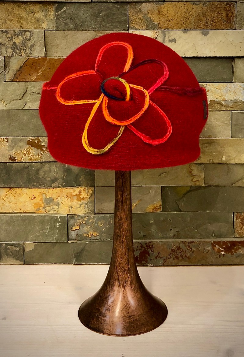 Rundmütze mit Blume in verschiedenen Farben von Grooten-Thal