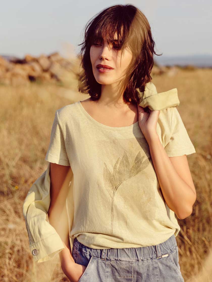 Shirt print in linde & eucalyptus von Nile